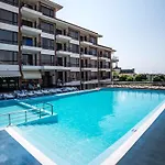 Macon Wellness & 3*