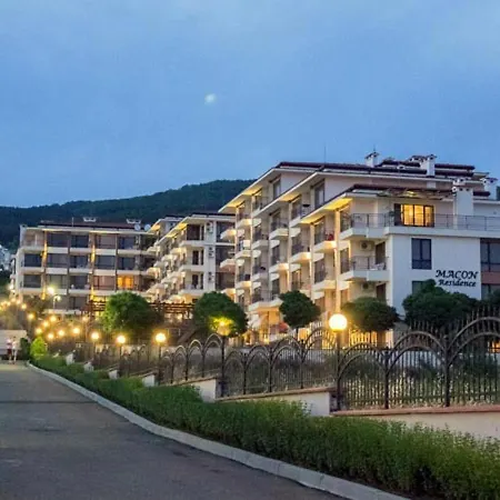 Aparthotel Macon Wellness &